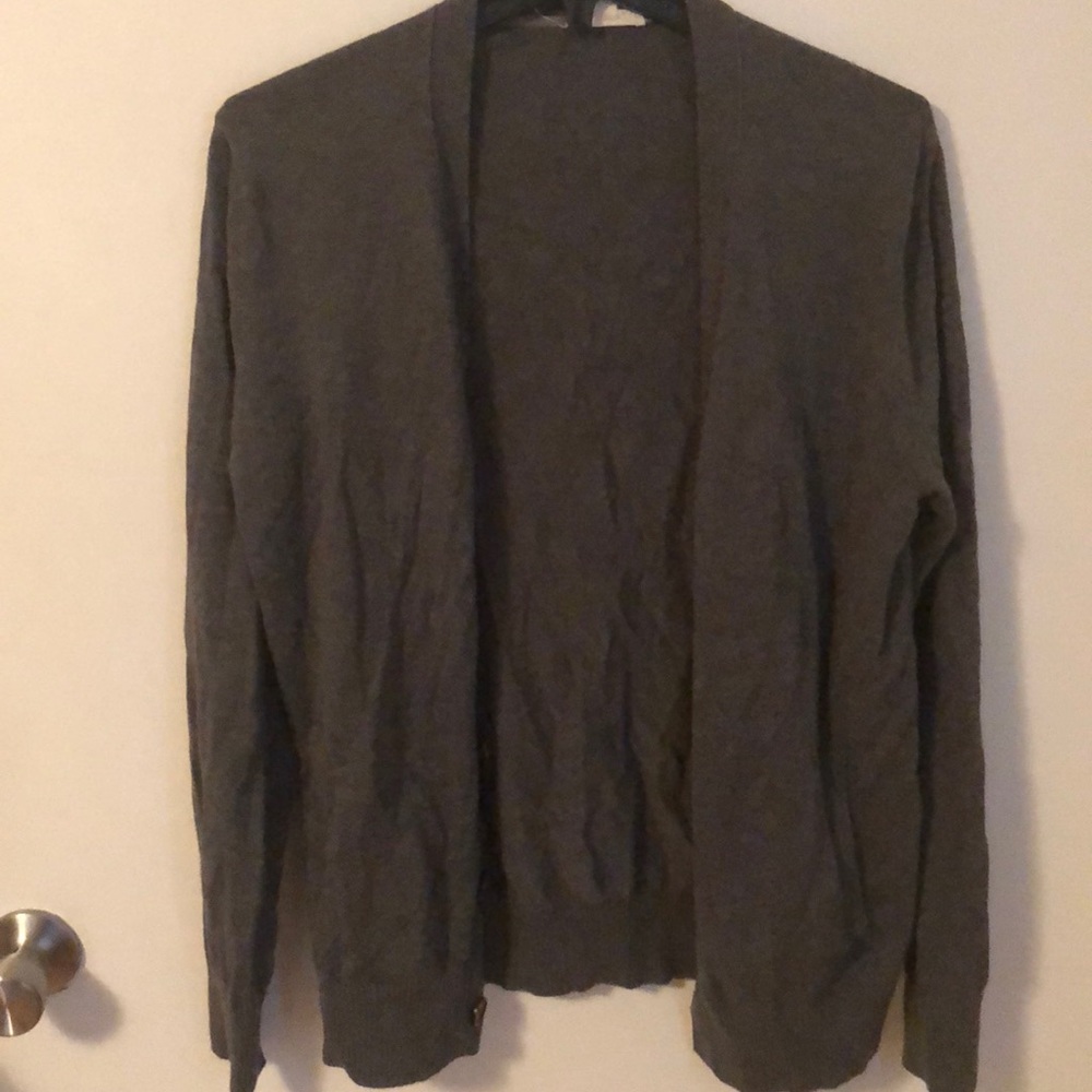 Gray Gap button down sweater with pockets!